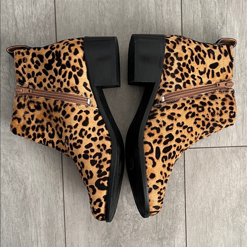 VIONIC NWOT Leopard Print Fur Leather Ankle Boots V Cutout, Size 8 - Picture 5 of 11